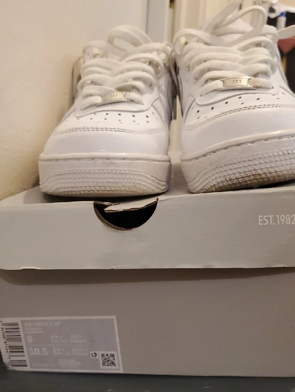 NIKE AIR FORCE 1 White Men's / UNISEX SNEAKERS